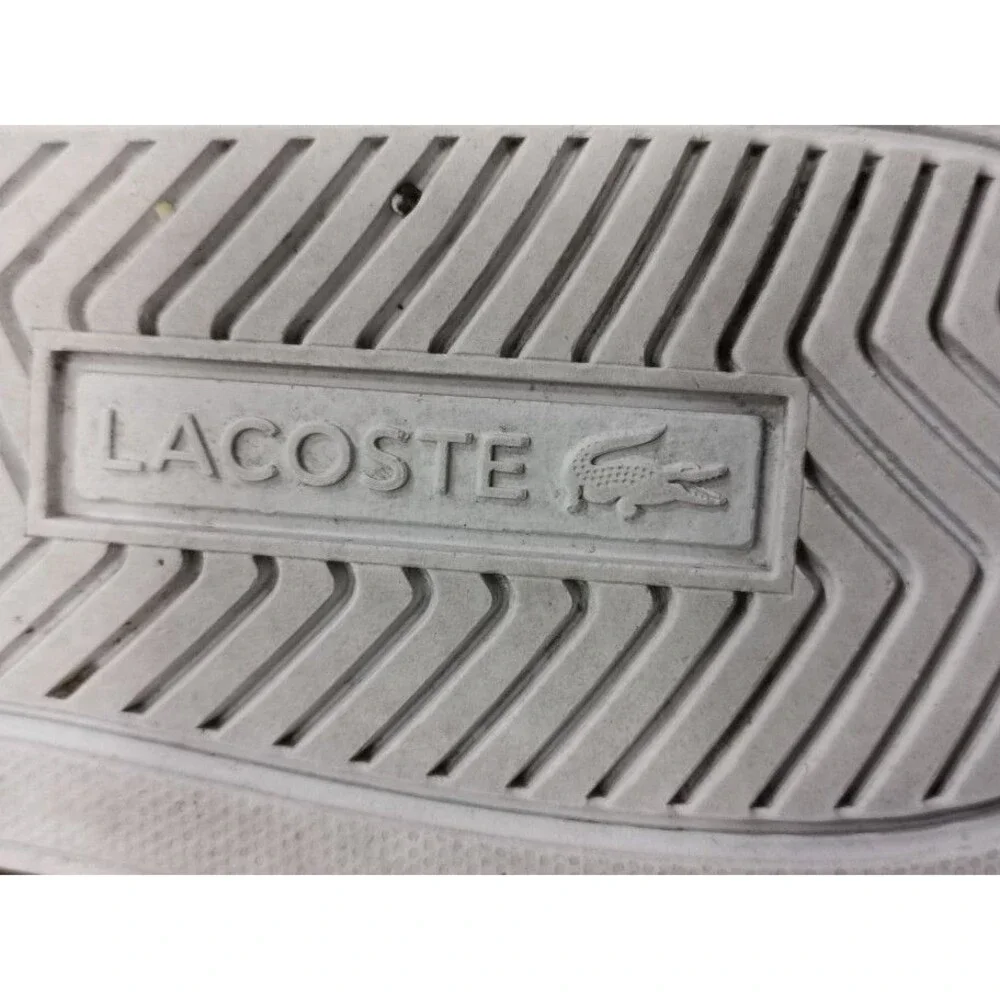 Lacoste court base